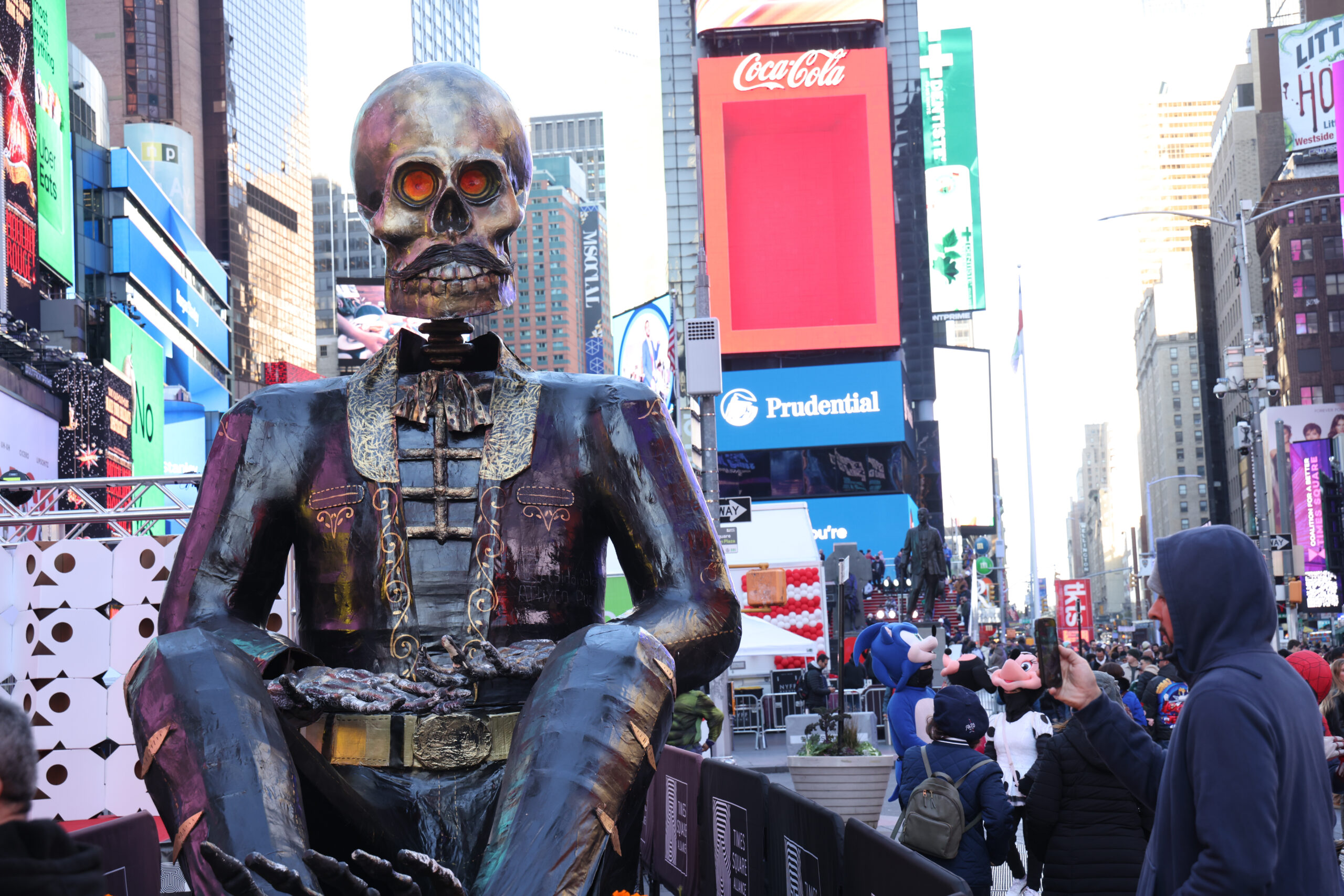 Celebrate Dia De Los Muertos in Times Square Plaza